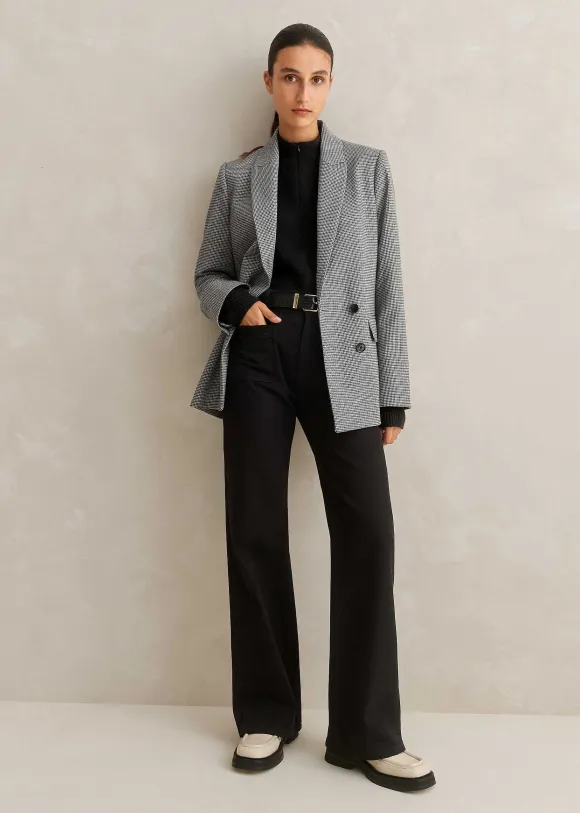 Patch Pocket Subtle Flare Jean