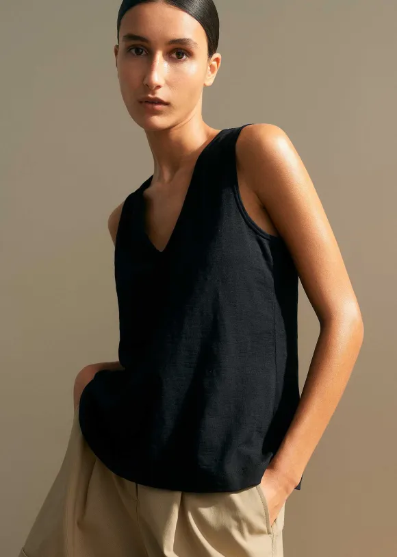 Slub V-Neck Swing Vest