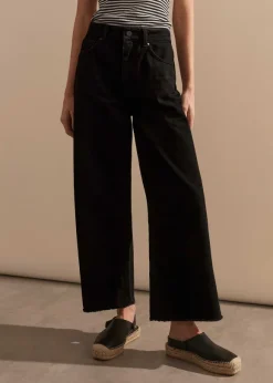 Wide-Leg Ankle-Length Jean